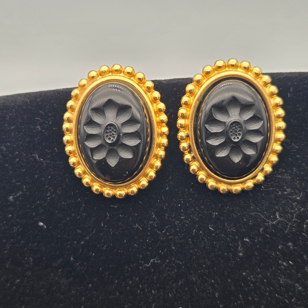 Vintage Intaglio Flower Clip On Earrings Black Resin Gold Tone 1980s Etruscan